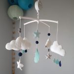 mobile de lit nuages et gouttes de pluie bleu