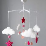 mobile bébé nuage et goutte pluie rose