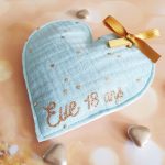 Pochon à dragées cœur en tissu gaze de coton personnalisé pour cadeau invité anniversaire 18 ans