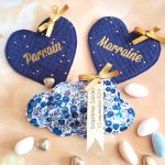pochons dragées personnalisés en forme de coeur personnalisation flocage parrain et marraine